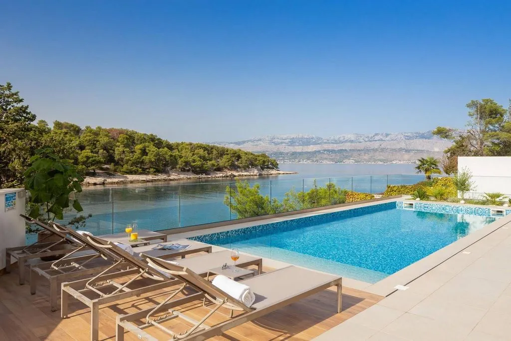 Splitska, Brač, Adriatic Seafront Villa – Photo 9