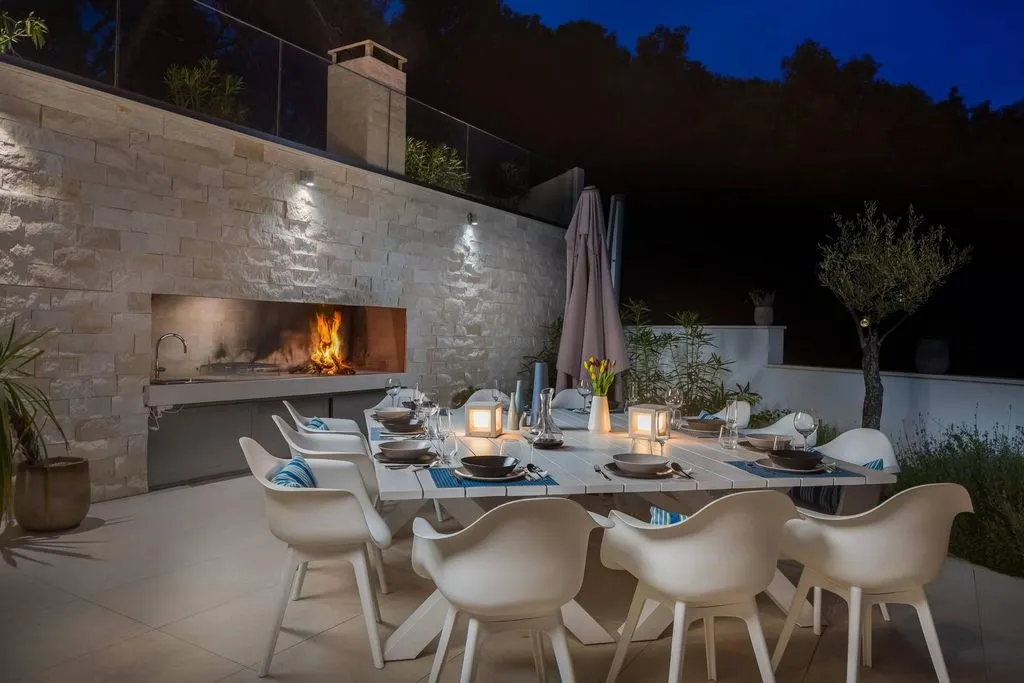 Splitska, Brač, Adriatic Seafront Villa – Photo 7
