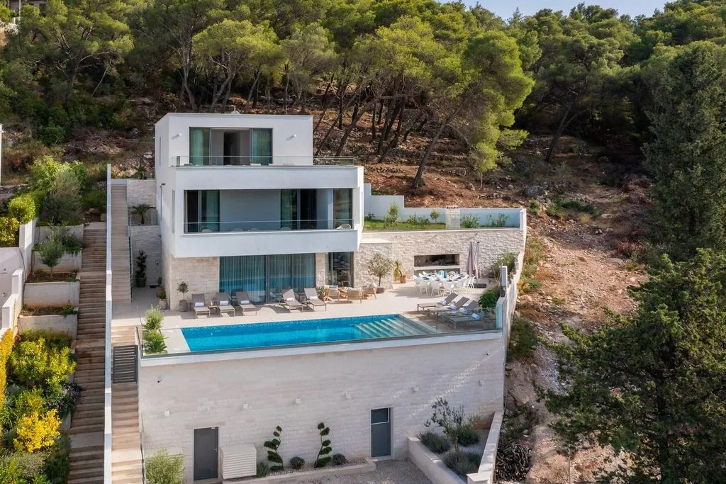 Splitska, Brač, Adriatic Seafront Villa – Photo 6