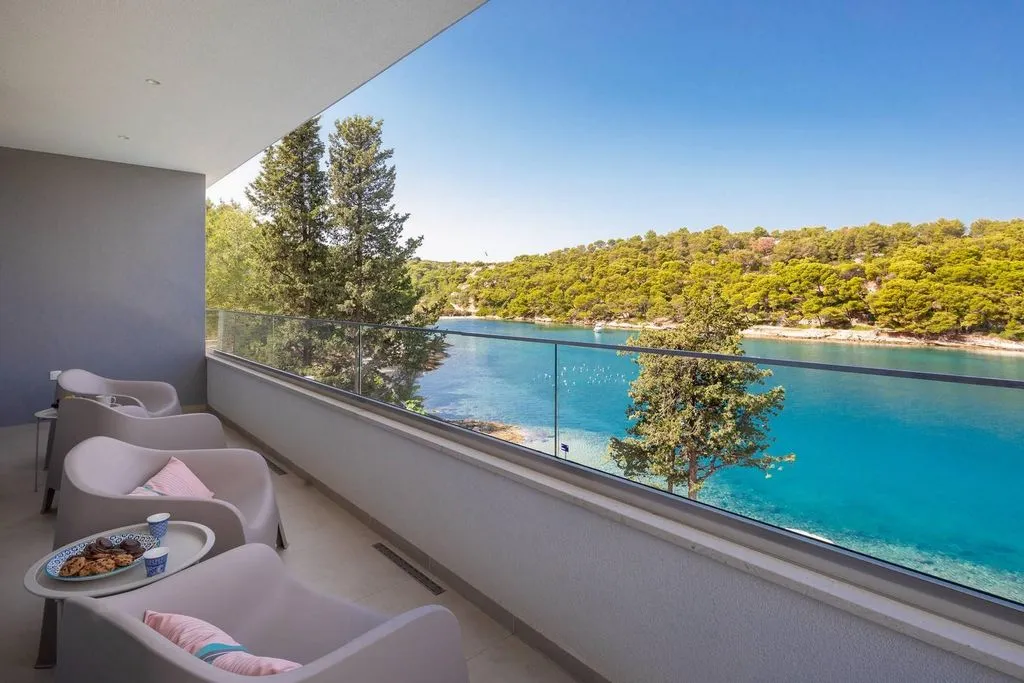 Splitska, Brač, Adriatic Seafront Villa – Photo 4