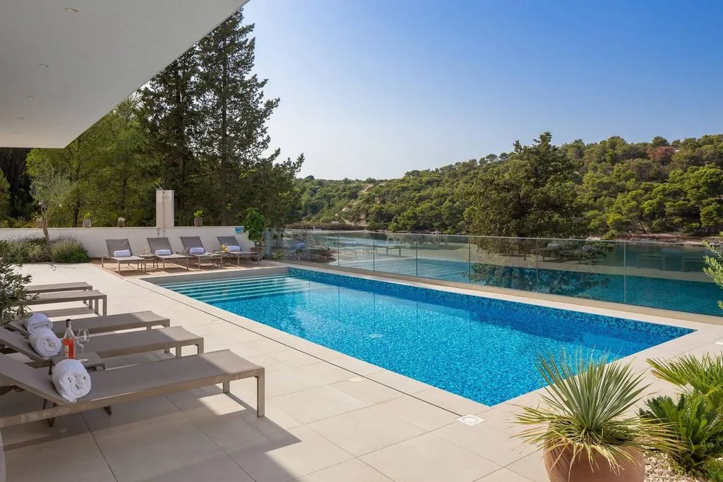 Splitska, Brač, Adriatic Seafront Villa – Photo 2