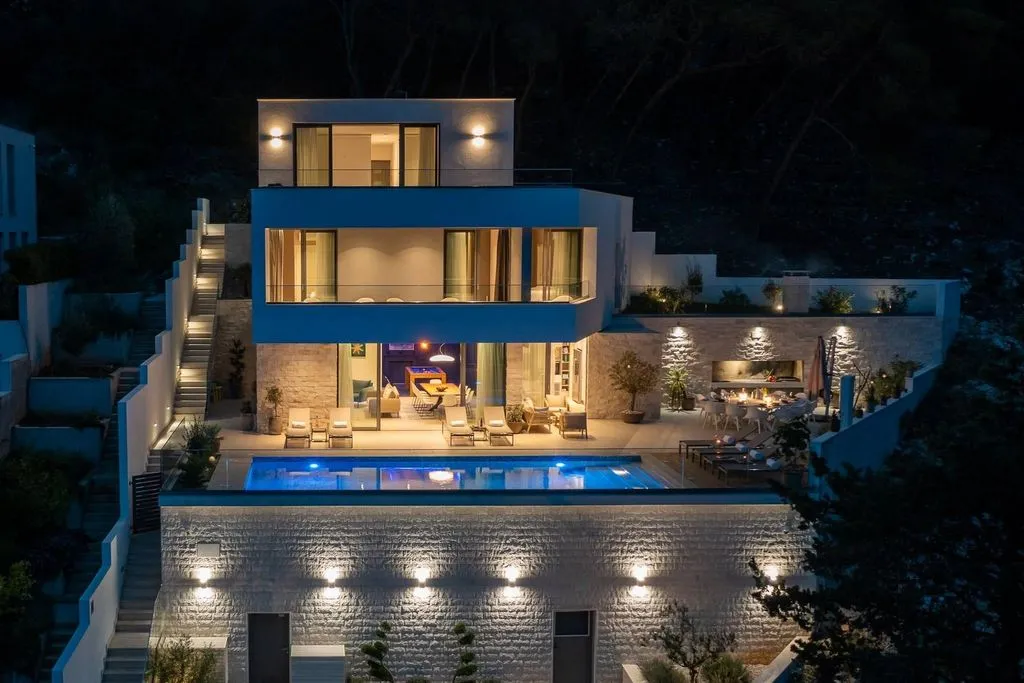 Splitska, Brač, Adriatic Seafront Villa – Photo 1
