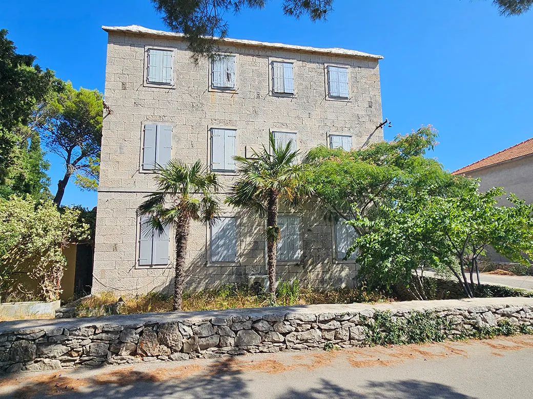 Traditional Stone House on a Large Estate, Škrip – Brač Island