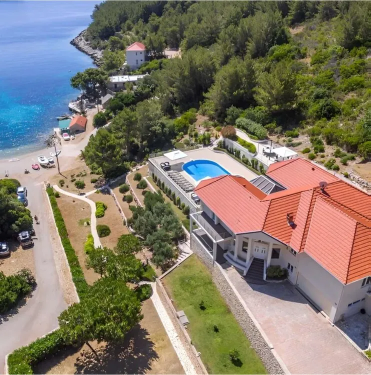 Seafront Luxury Villa On Korcula With Expansive 16,000 M² Estate – Photo 1