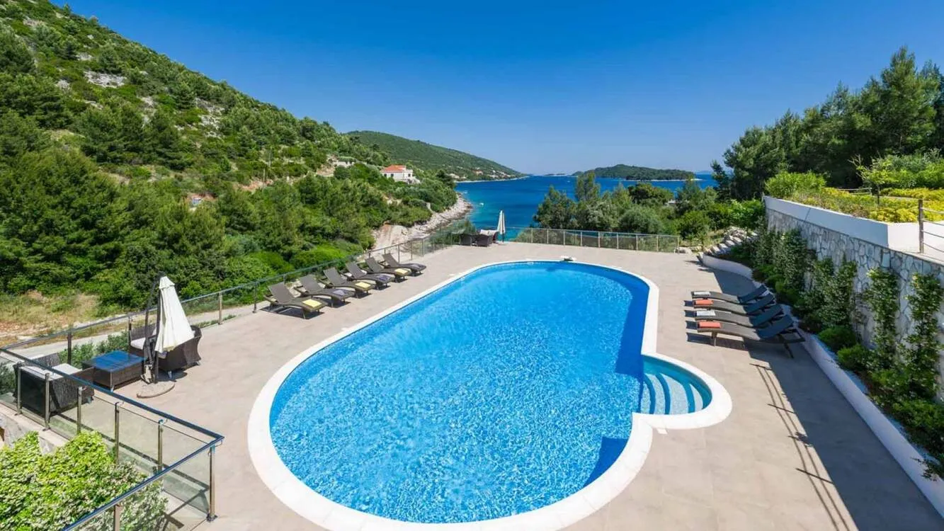 Seafront Luxury Villa On Korcula With Expansive 16,000 M² Estate – Photo 2